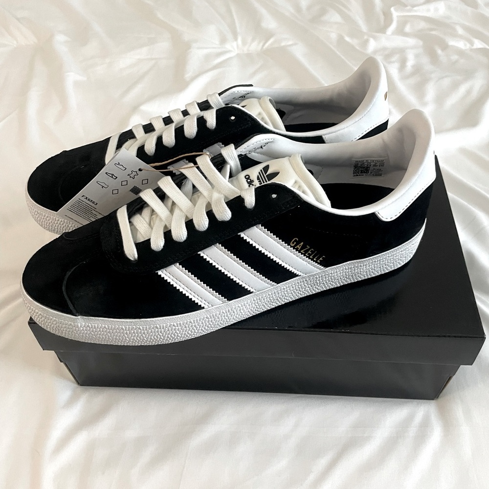 Adidas gazelle shoes NWT